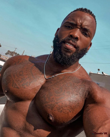 sexy-black-bull-next-door-big-0